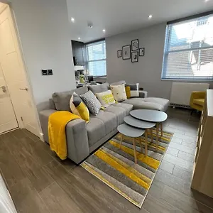 Clock Tower - - Near Sea And Shops Apartment Brighton